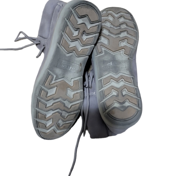 Boots - Picture 3 of 5